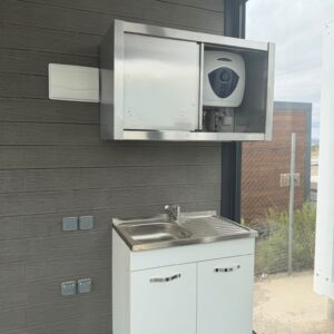 Cocina pequeña con instalaciones
